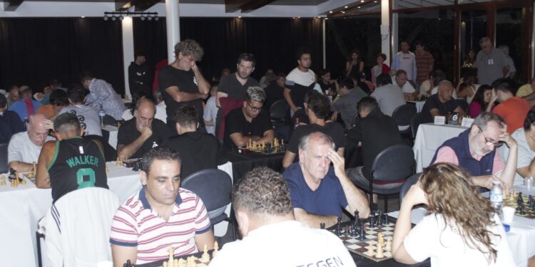 AJEDREZ. Final cabeza a cabeza del Playas de Necochea. Por: Leo Menna