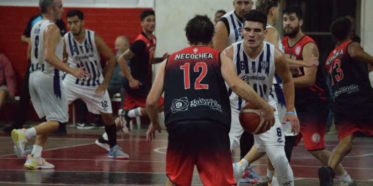 BÁSQUETBOL. El pentacampeón no dejó dudas