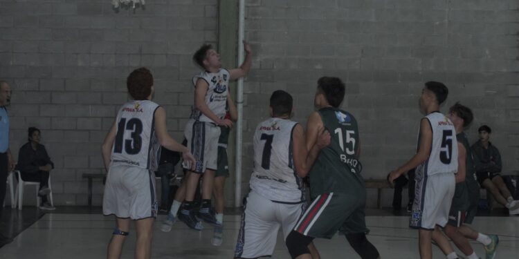 BÁSQUETBOL. Centro Basko le puso broche a la fechainaugural