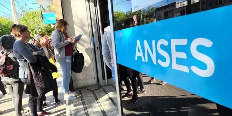Anses: las jubilaciones, con aumento, se pagarán en dos cuotas durante abril