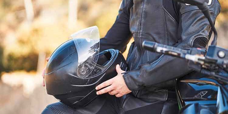 Imprimirán mayores controles para evitar la carga de combustible sin el uso obligatorio de casco