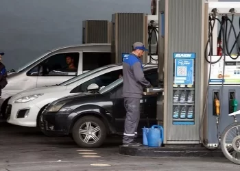 El lunes vuelven a aumentar los combustibles