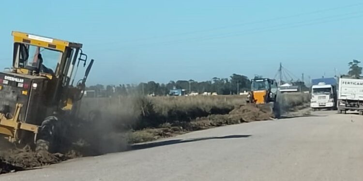 Fuertes trabajos para mejorar la transitabilidad en la Playa Municipal de Camiones