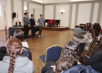 El Municipio beneficiará a 150 estudiantes del distrito mediante el programa Becas Juventud