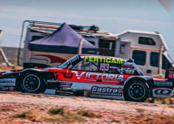 Juan Bautista abandonó por problemas de freno. Marcos Castró llegó 2do en el Pista, en una gran carrera.