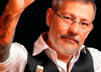 GABRIEL CARTAÑÁ y “Las cinco vidas que vivimos”. Por Julieta Burgueño