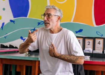 JAVIER VALENTE. “Las redes sociales e internet, han cambiado nuestro estado mental”. Por Julieta Burgueño