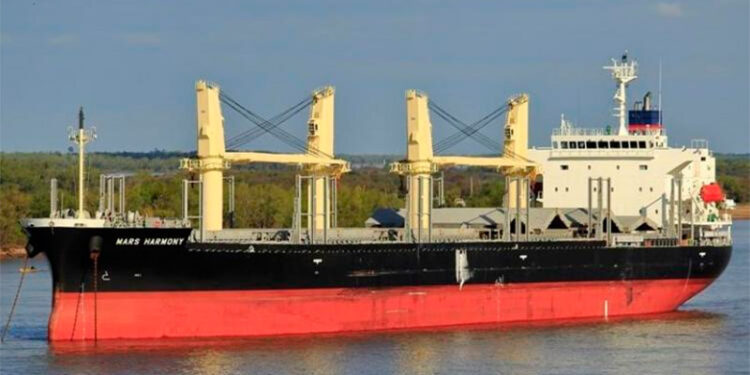 La bajante del Paraná seguirá varios meses y complicará las exportaciones de granos. Se incrementa la operatoria en Quequén