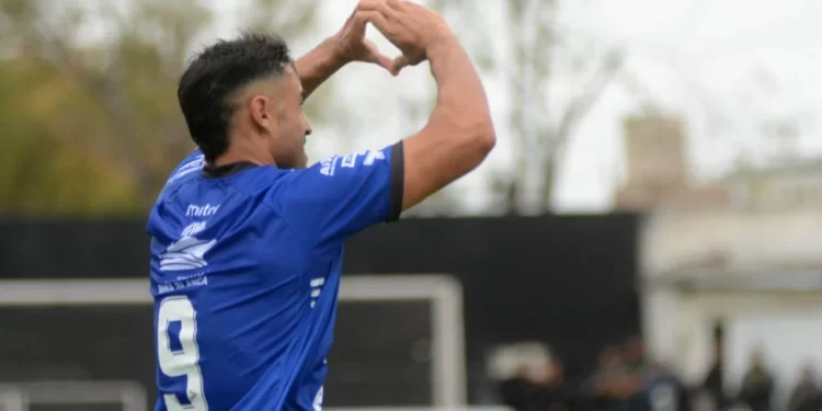 “Pastel” Cerica y su primer gol en Villa Mitre. Así lo cuenta el necochense