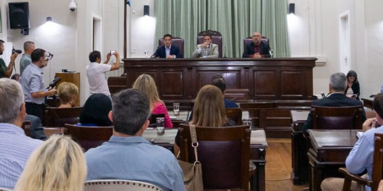 Tres Arroyos: Analizan colocar un fichero para los concejales. Se podría extender también a Necochea?