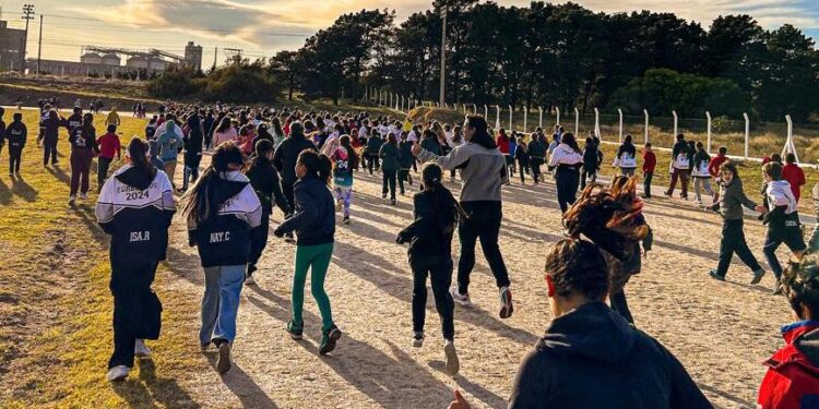 Prof. Mauro Cabrera: “Ver la pista municipal de atletismo en su esplendor nos pone muy felices”