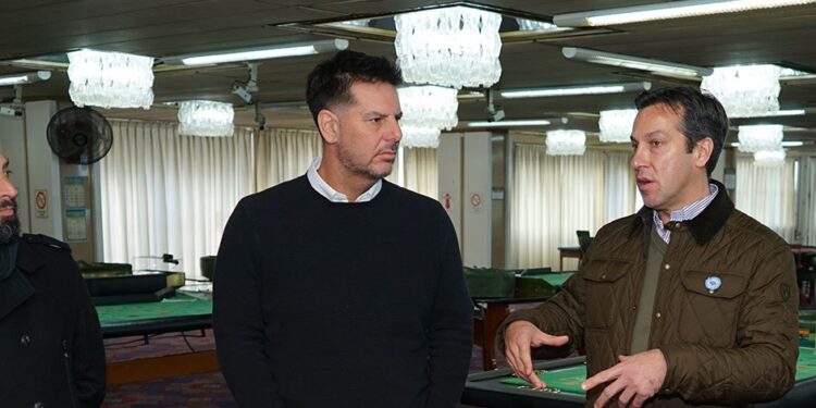 Nuevos aires en el Casino de Necochea: Rojas y Atanasof recorrieron la sala junto a sus trabajadores
