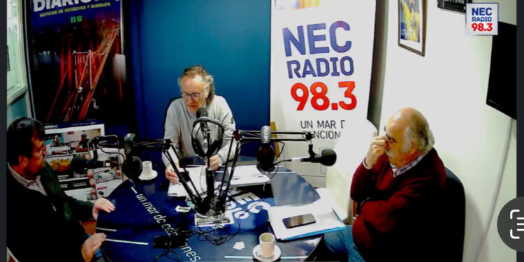 ALBERTO ESNAOLA. “El país parece un partido de tenis, la pelota va de un lado para el otro”