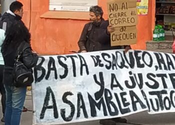 Movilización y reclamos por el cierre de las oficinas del Correo de Quequén
