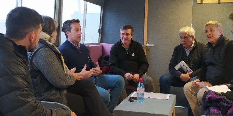 ARTURO ROJAS. “La gente valora mucho que vengamos a los barrios a dar la cara”