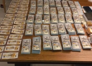 Varios allanamientos: se secuestró droga, pesos, oro, cerca de 3 millones de dólares. Un ex integrante de la DDI aprehendido.