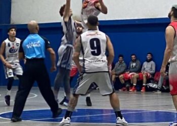 BÁSQUETBOL. Victoria de Huracán, que se ilusiona con los play off