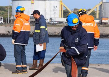 Puerto Quequén garantiza las condiciones de seguridad en sus muelles de amarre