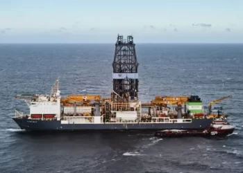 Turnos de doce horas, 200 empleados y seguridad estricta: cómo es un día de trabajo en el buque Valaris DS-17. Offshore frente a Necochea