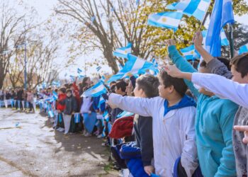 mañana martes 25, unos 1600 estudiantes del distrito harán su promesa a la Bandera