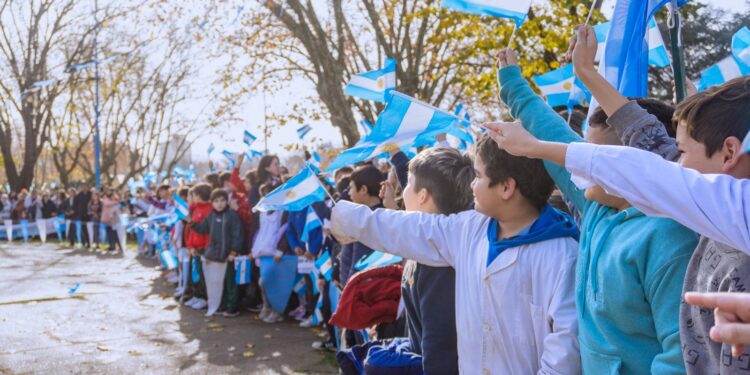 mañana martes 25, unos 1600 estudiantes del distrito harán su promesa a la Bandera