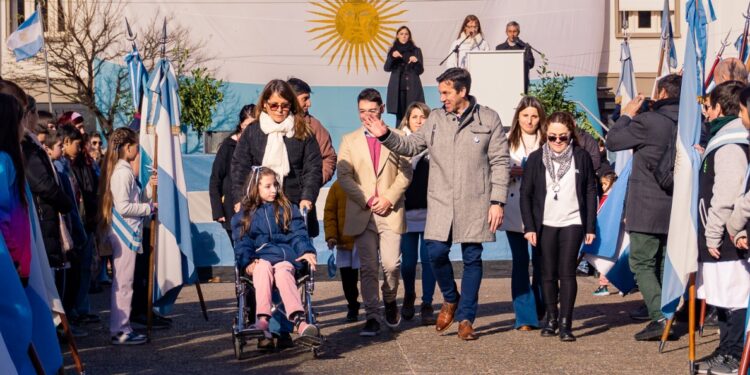 ROJAS: “La educación es la base del desarrollo, es la única posibilidad de que nuestros jóvenes puedan cumplir con sus sueños”