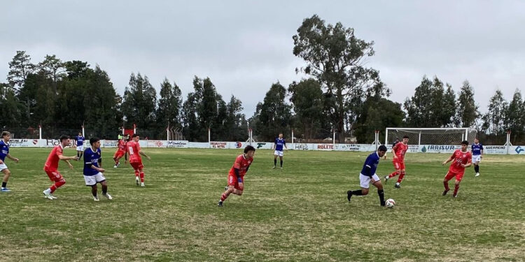 FÚTBOL. En el arranque de la octava, ganaron los de la zona A