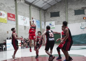 BÁSQUETBOL. Centro Basko quiere la final de la Copa Diario NQ NecRadio