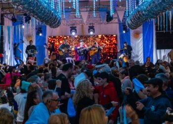 Con gran fervor patriótico, Necochea celebró el Día de la Independencia