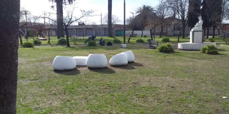 Mantenimiento de espacios públicos y operativos de limpieza urbana en Quequén