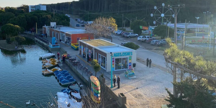 El Lago de los Cisnes, otro de los atractivos locales en vacaciones de invierno