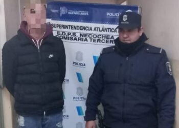 Accidente en 85 y 2: “El motociclista le pidió perdón a la chica que atropelló y escapó del lugar”, dijo una testigo.