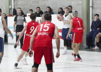 BÁSQUETBOL. Centro Basko se adelantó en la búsqueda de la Copa Diario NQ NecRadio