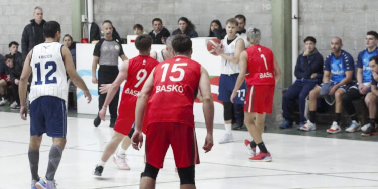 BÁSQUETBOL. Centro Basko se adelantó en la búsqueda de la Copa Diario NQ NecRadio