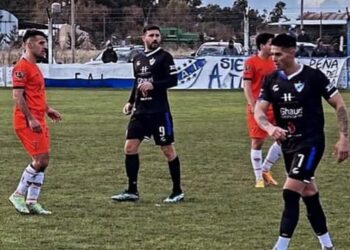 FÚTBOL. Del Valle es el único líder y Villa del Parque se acercó a Ministerio