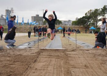 Juegos Bonaerenses: 21 de los 33 clasificados a la etapa regional de atletismo son de la Escuela Municipal