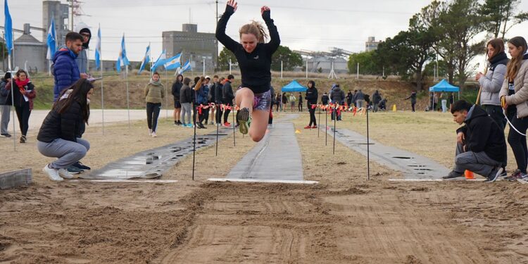Juegos Bonaerenses: 21 de los 33 clasificados a la etapa regional de atletismo son de la Escuela Municipal