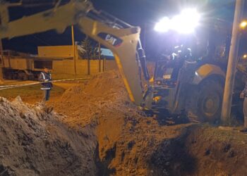 Obras Sanitarias realizó un operativo de madrugada para sanear la red cloacal