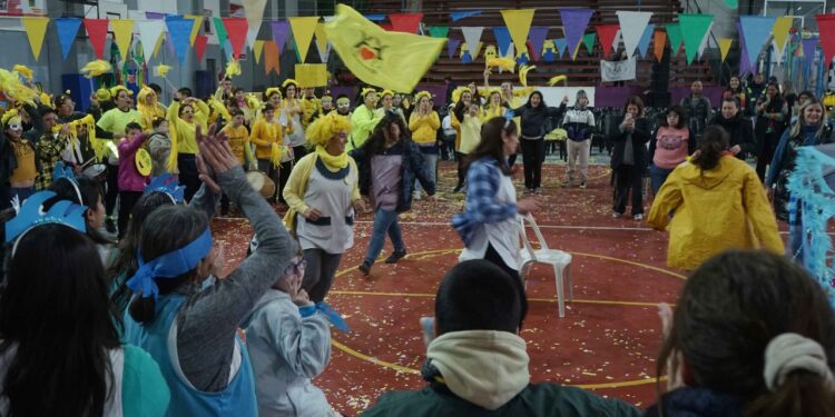 Con una colorida Estudiantina, la Educación Especial celebró sus 75 años de vida