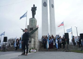 La manera de honrar a San Martín es construyendo una sociedad “más libre, más justa y con más unión”, aseguró el Intendente