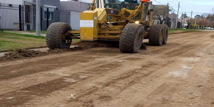 A pesar de las lluvias, el EMSUR avanza con tareas en numerosos trazados de Necochea y Quequén