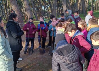 El Vivero recibió a pequeños del Colegio Danés para una jornada de Forestación
