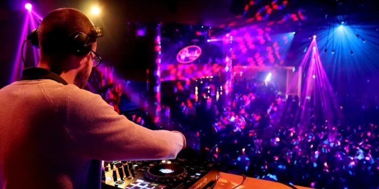 El Gobierno eliminó el pago a Sadaic por pasar música en fiestas privadas y hoteles