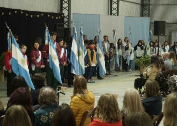Emotivo acto por el Día del Maestro: Valoración al legado de Sarmiento y reconocimiento para los docentes jubilados