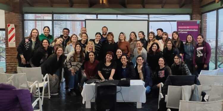 Más de 40 emprendedores terminaron el curso de “Creación de contenido para redes sociales”