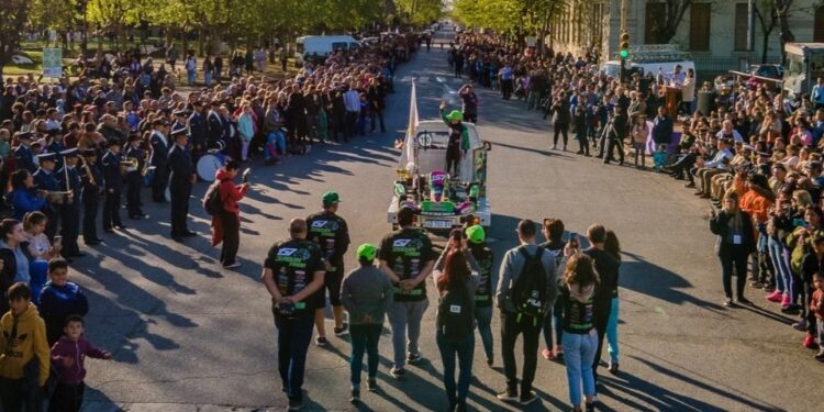 Se renueva la invitación a todas las instituciones que deseen desfilar en el Aniversario de la ciudad
