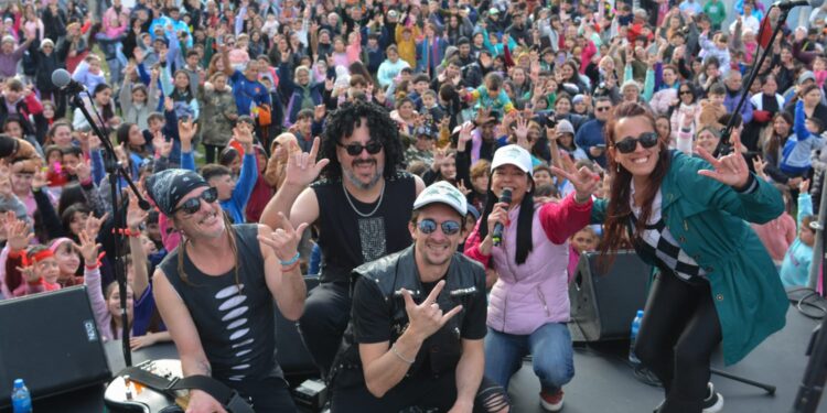 Una multitud acompañó los festejos por el Mes de las Niñeces