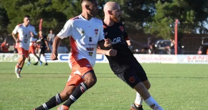 FÚTBOL. El líder, Villa Díaz Vélez, visita a Gimnasia