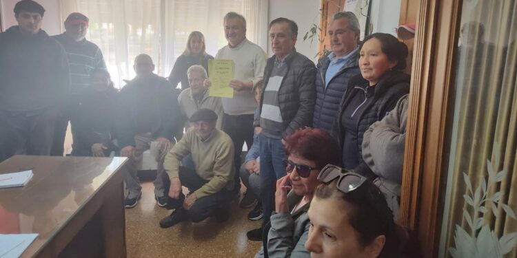 Juan N. Fernández: se informó a vecinos las obras en camino para arreglar tramos de las rutas 86 y 80