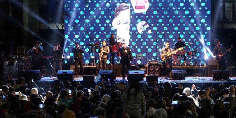 Brillante show de La Mosca y un broche espectacular al ritmo de “Muchachos”